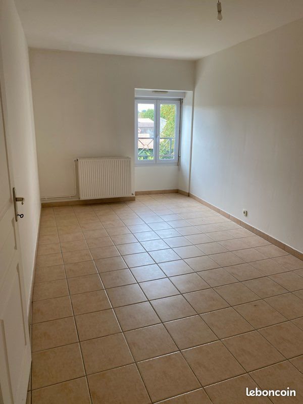 Appartement à louer, 70m², Aigre
