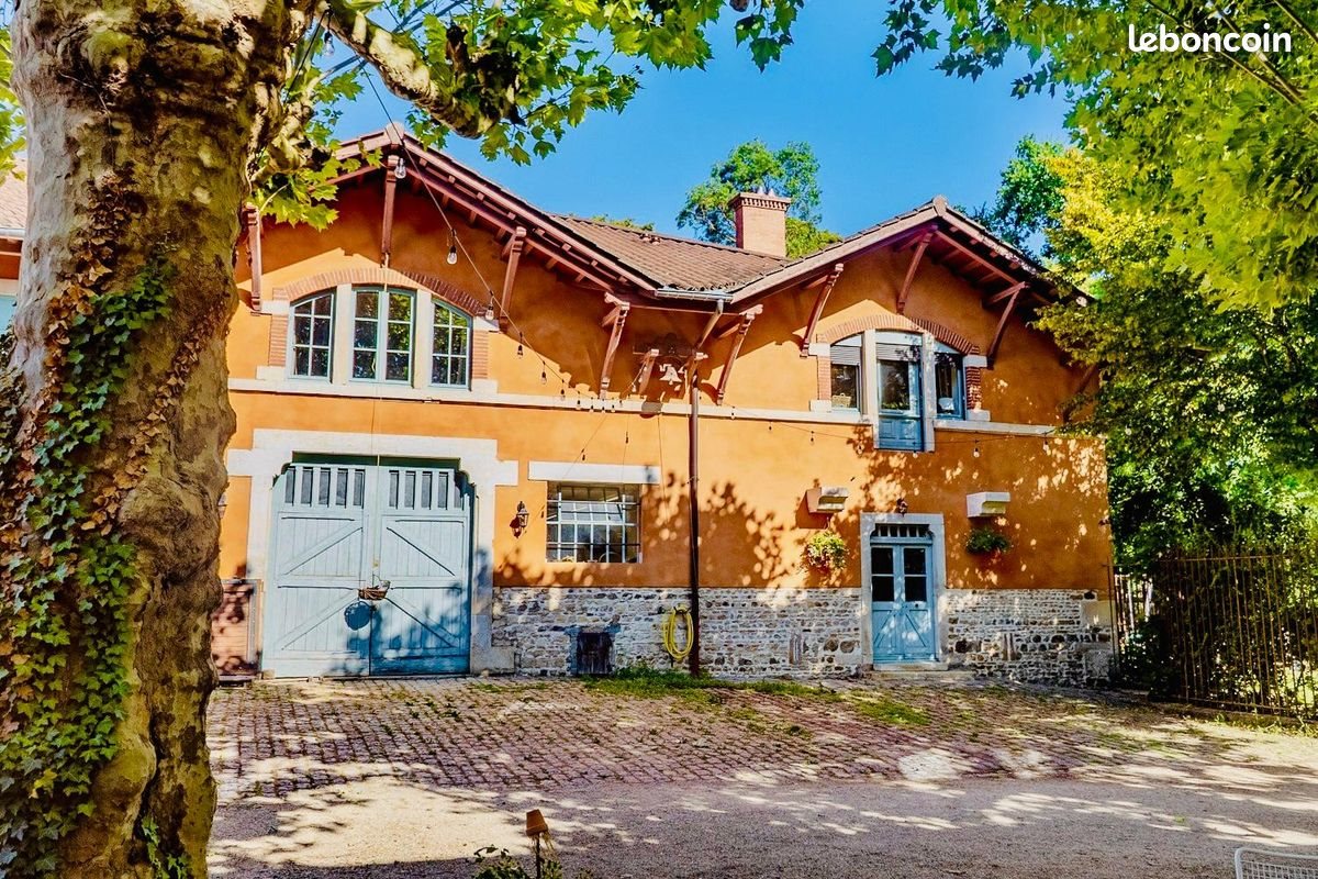 Maison à vendre, 371m², Charentay