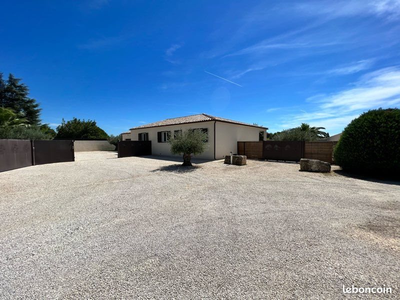 Maison à louer, 140m², Bezouce