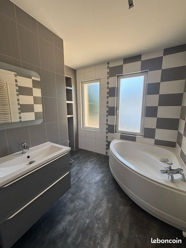 Appartement à louer, 140m², Pierre-de-Bresse