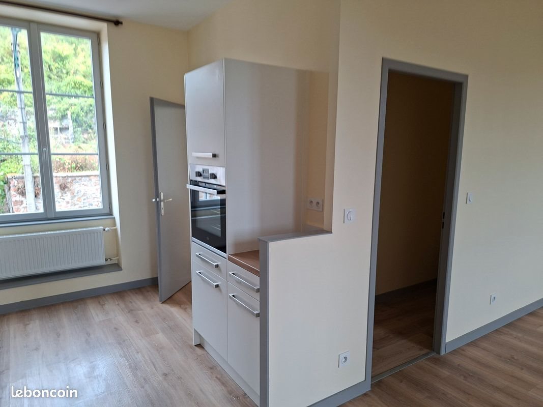 Appartement à louer, 77m², Thizy