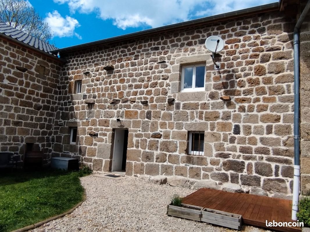 Appartement à louer, 52m², Saint-Jeures