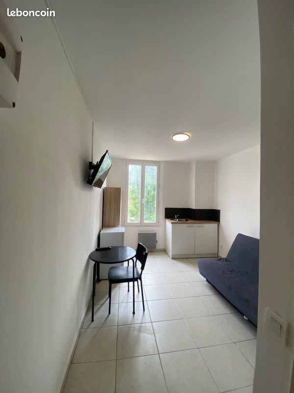 Appartement à louer, 25m², La Roque-d'Anthéron