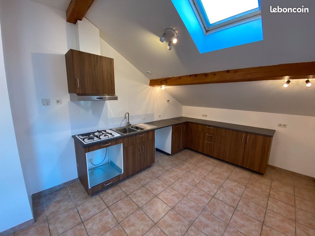 Appartement à louer, 70m², Montvendre