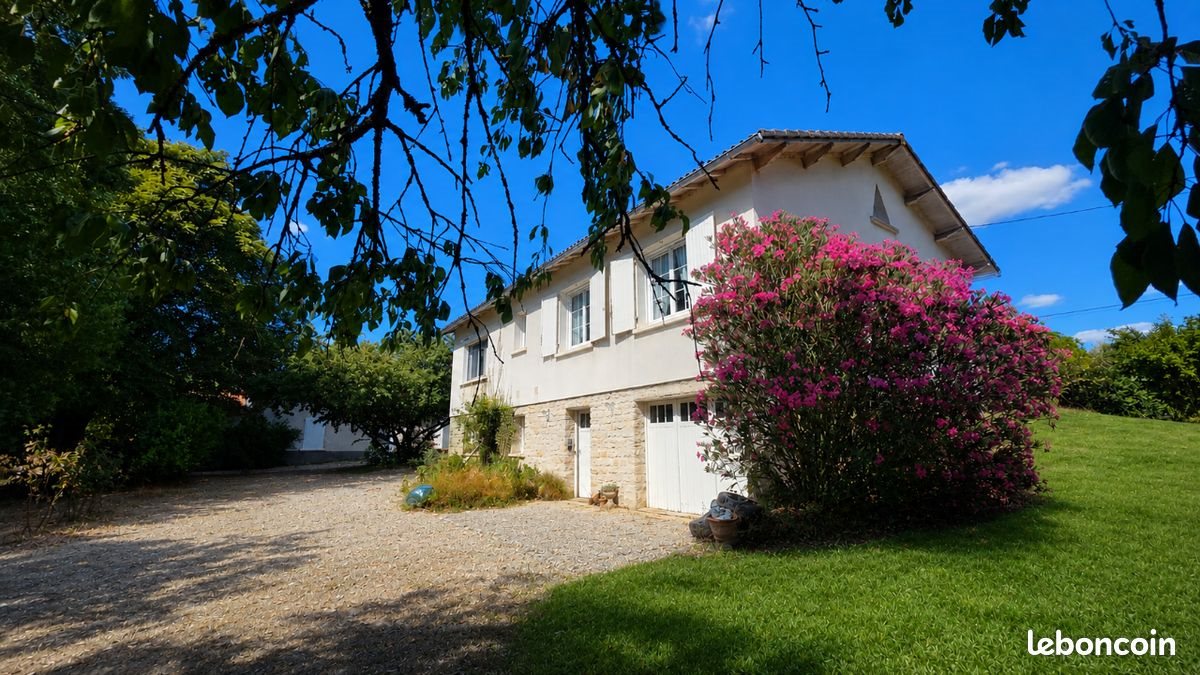 Maison à vendre, 92m², Charmé