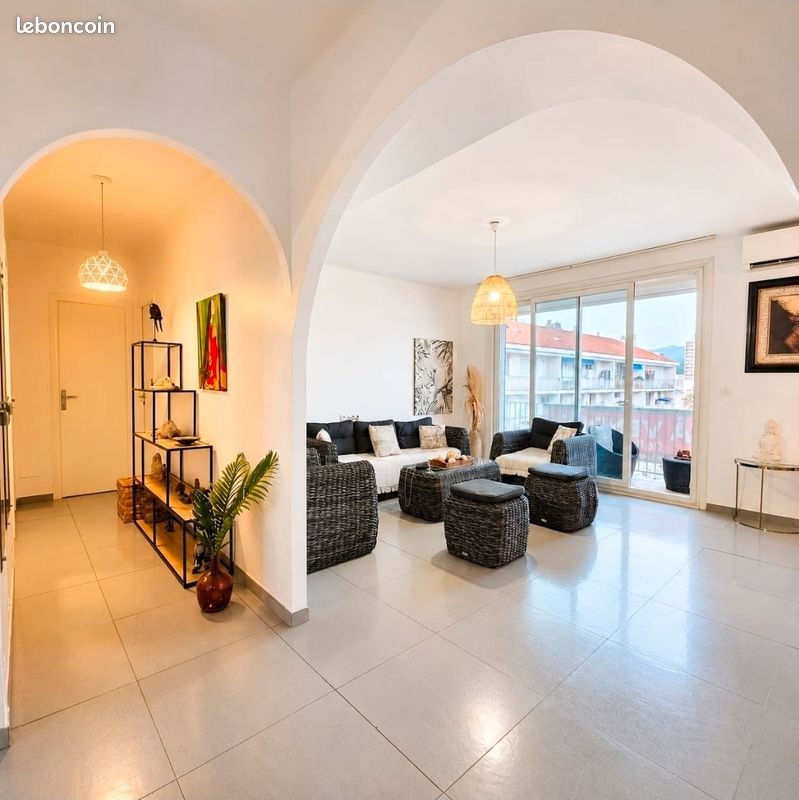 Appartement à louer, 78m², Ajaccio