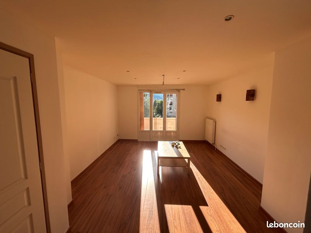 Appartement à louer, 80m², Grenoble