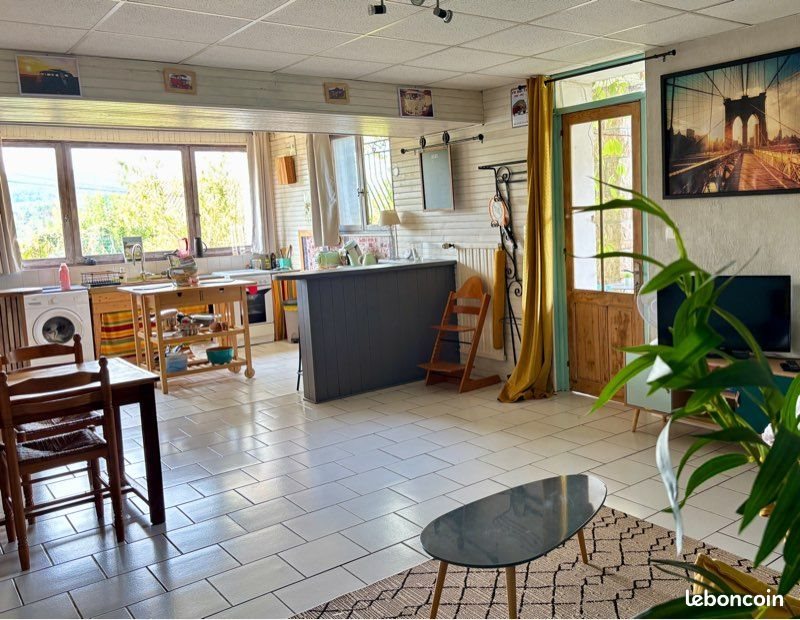 Appartement à louer, 70m², Joyeuse