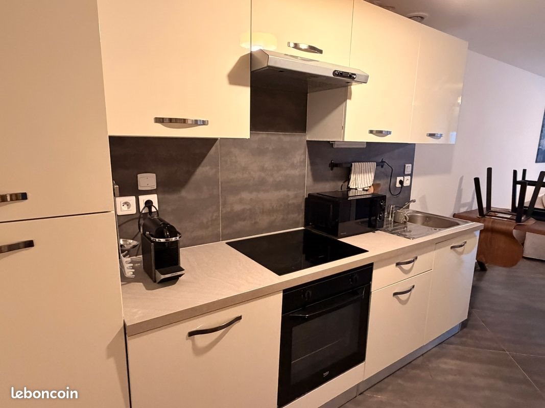 Appartement à louer, 40m², Bessan