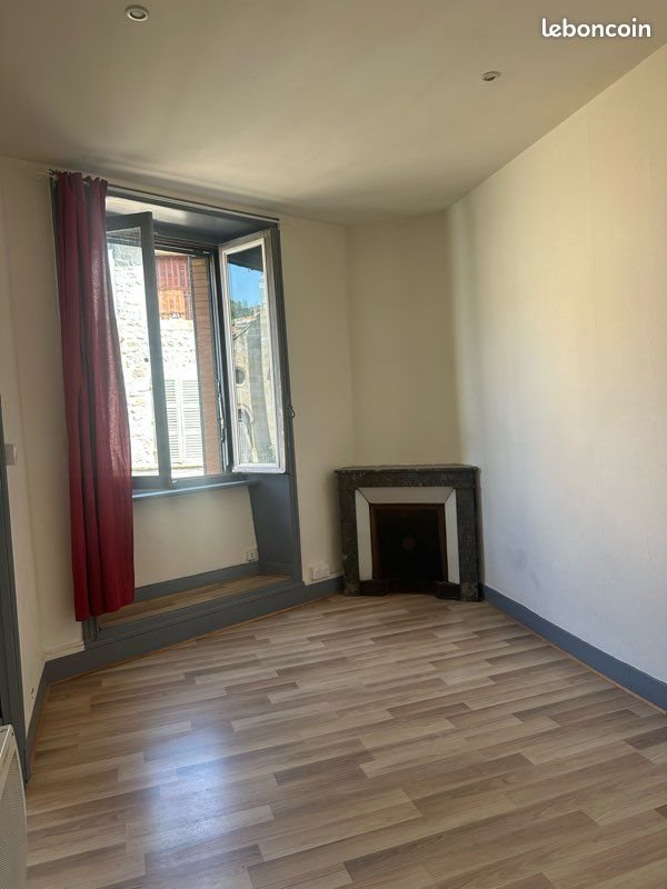 Appartement à louer, 47m², Bourg-Argental
