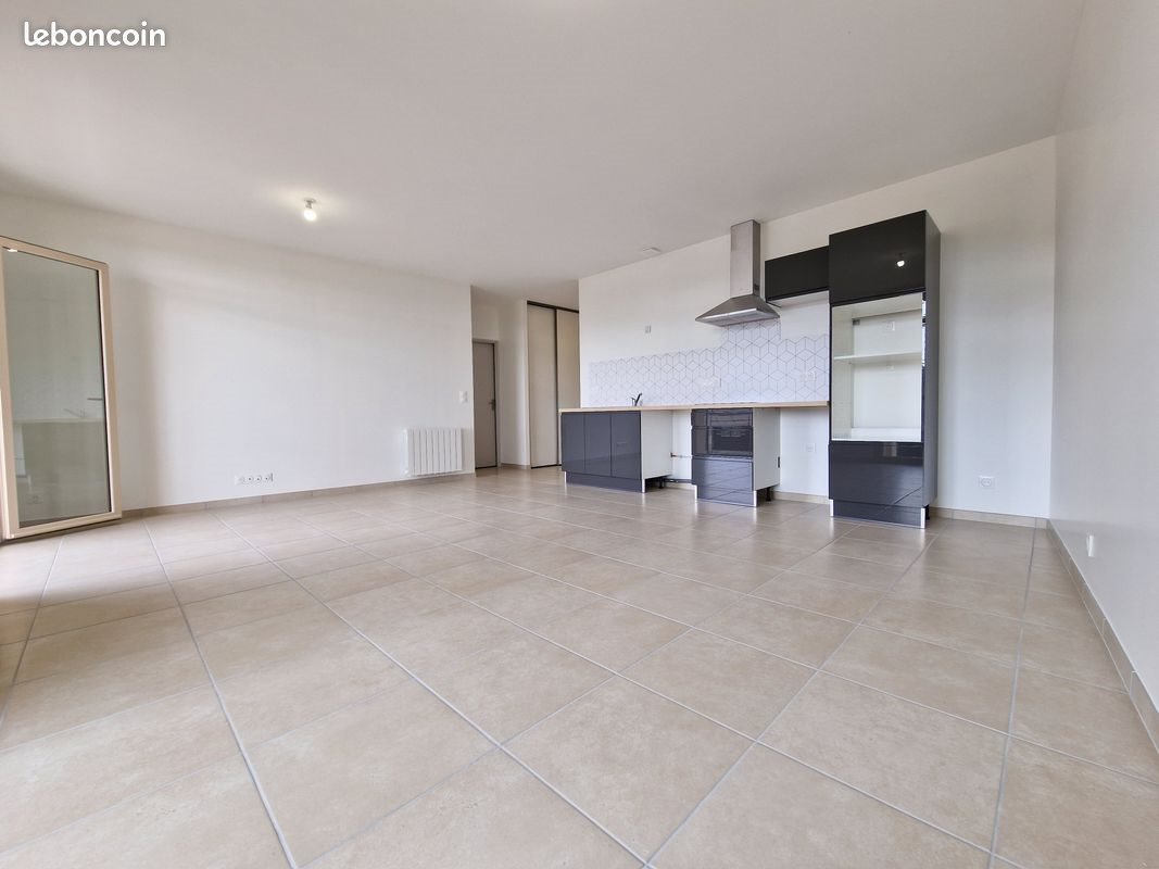 Appartement à louer, 62m², Létra
