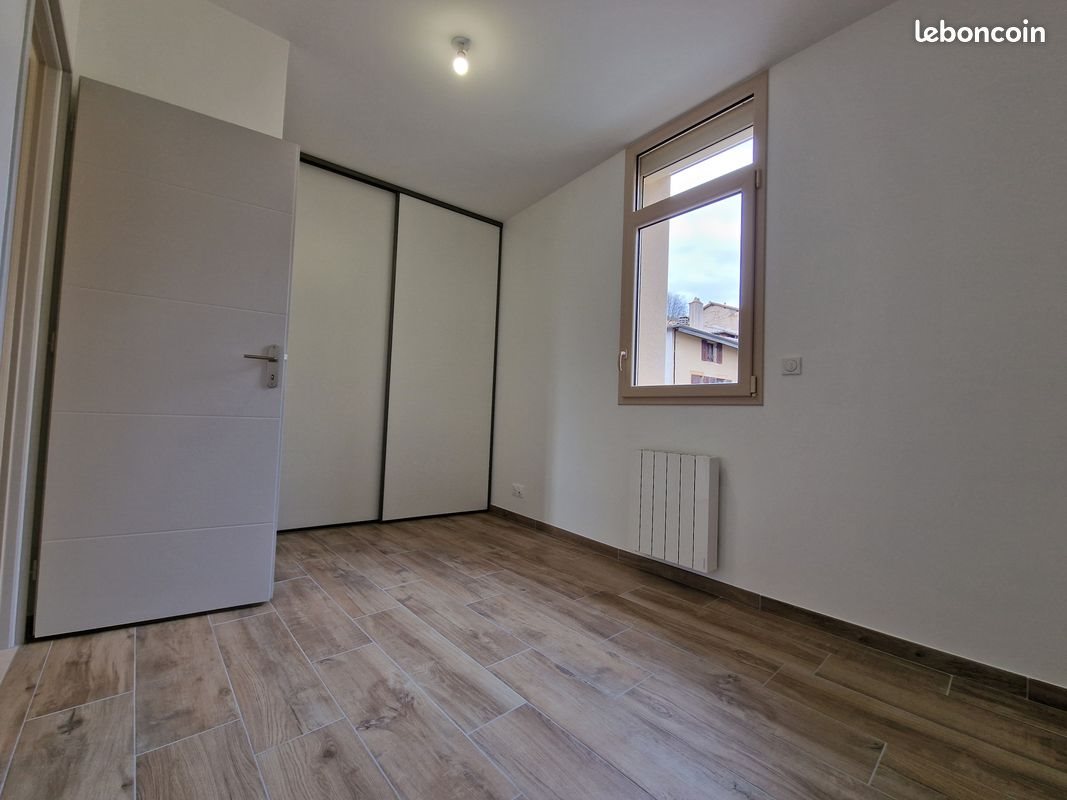Appartement à louer, 62m², Létra