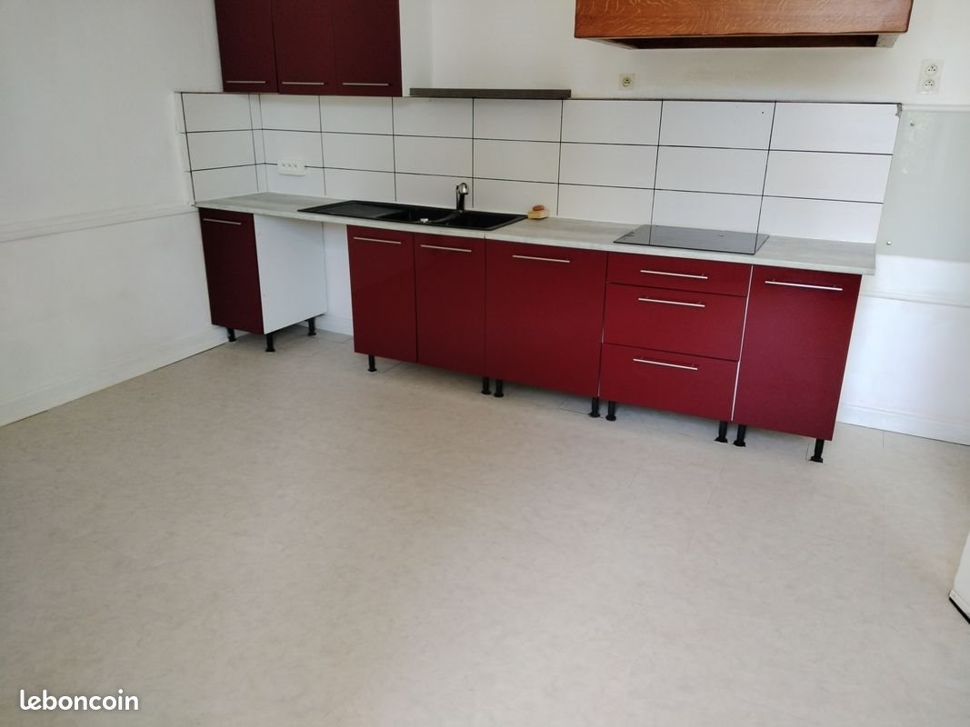 Maison à louer, 160m², Champdeniers-Saint-Denis