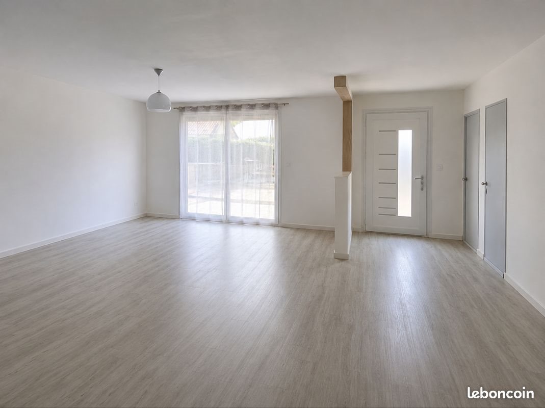 Maison à louer, 113m², Saint-Pavace