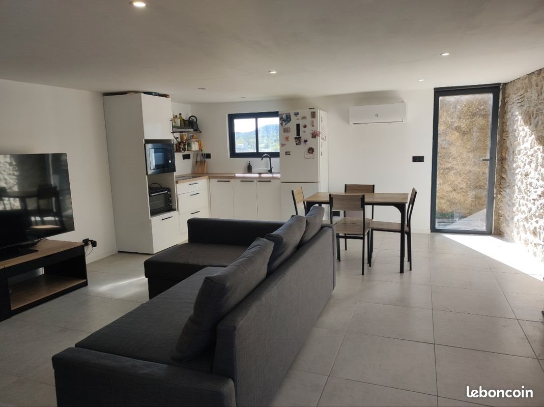 Appartement à louer, 42m², Pouzilhac