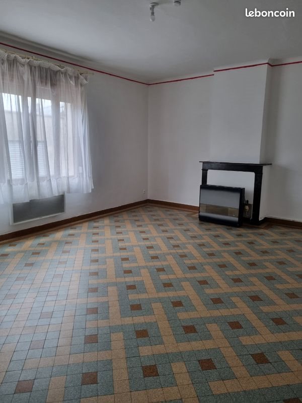 Maison à louer, 81m², Floyon