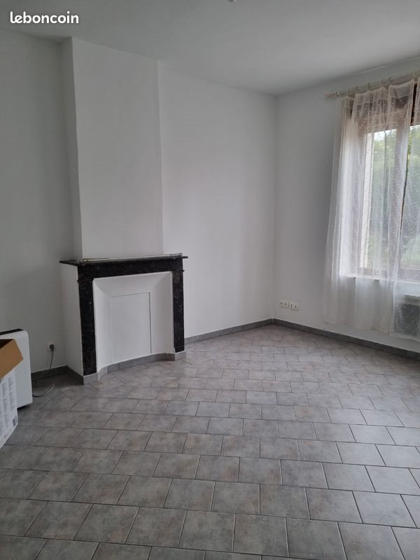 Maison à louer, 81m², Floyon