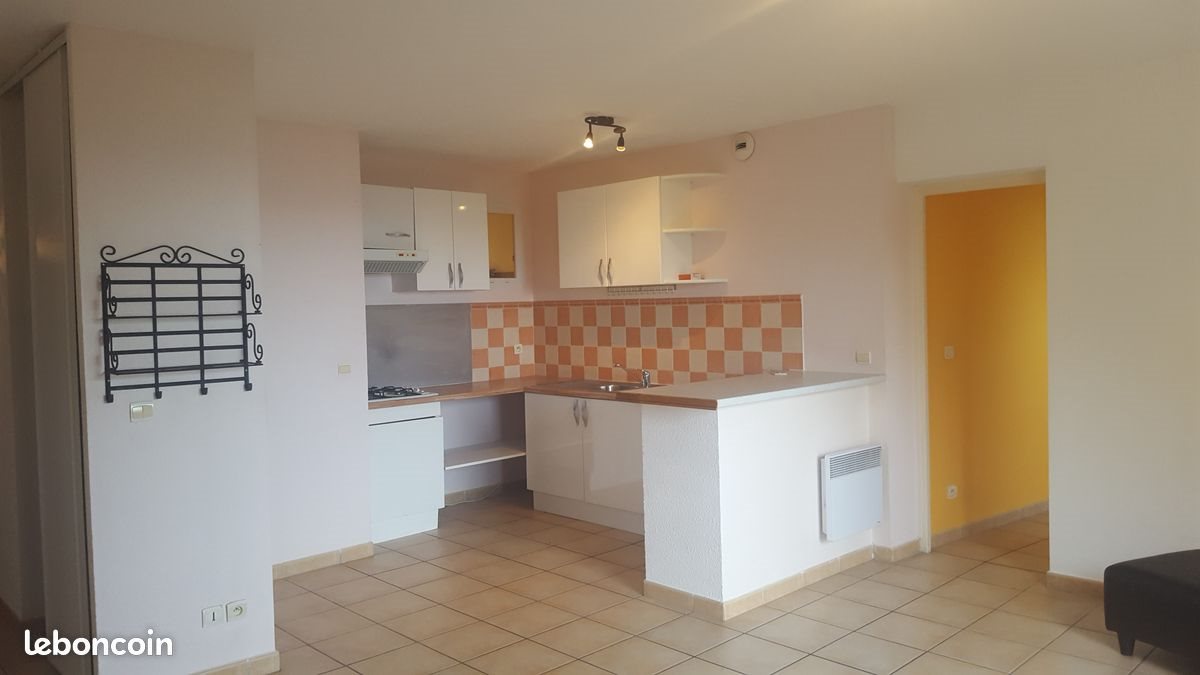 Appartement à louer, 54m², Solliès-Ville
