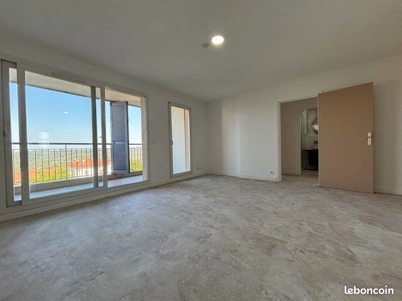 Appartement à louer, 75m², Antibes