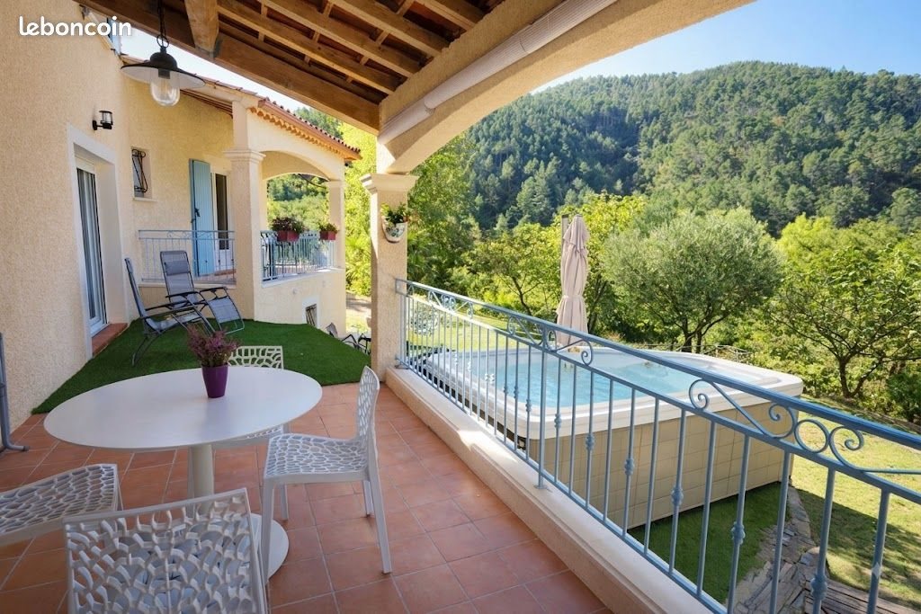 Maison à vendre, 135m², Sénéchas