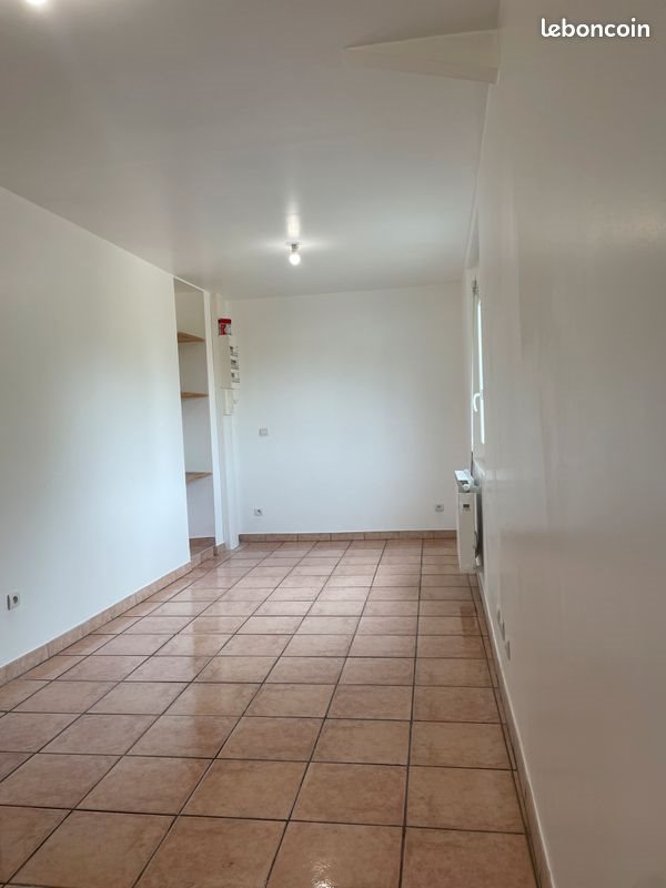 Appartement à louer, 18m², Corbières-en-Provence