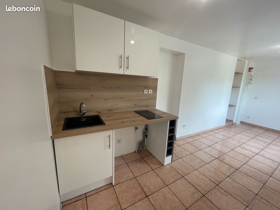 Appartement à louer, 18m², Corbières-en-Provence