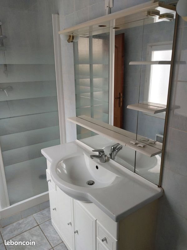 Appartement à louer, 74m², Théza