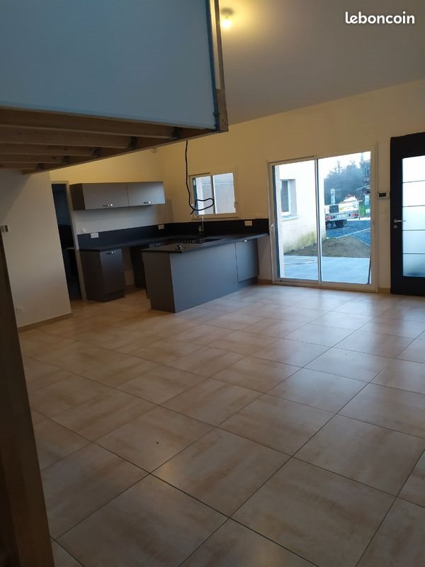 Appartement à louer, 80m², Seilh