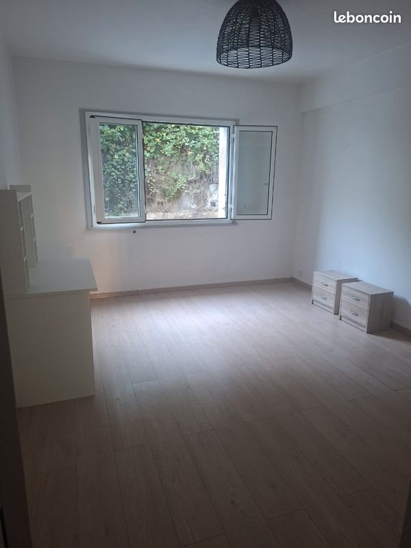 Appartement à louer, 73m², Menton