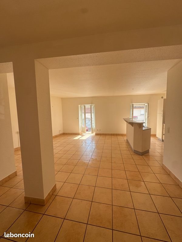 Appartement à louer, 70m², Champvans