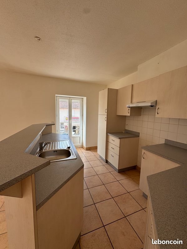 Appartement à louer, 70m², Champvans