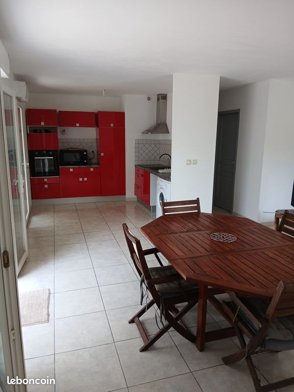 Appartement à louer, 85m², Castries