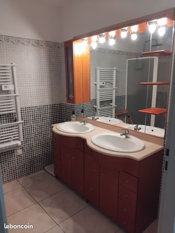 Appartement à louer, 85m², Castries