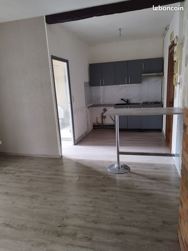 Appartement à louer, 65m², Sedan