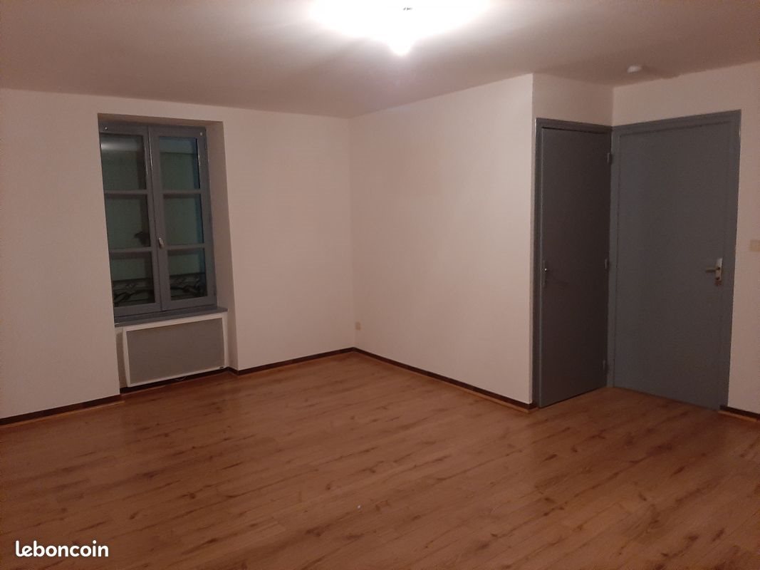 Appartement à louer, 70m², Romenay