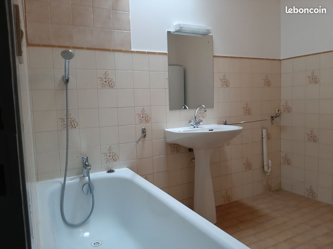 Appartement à louer, 70m², Romenay