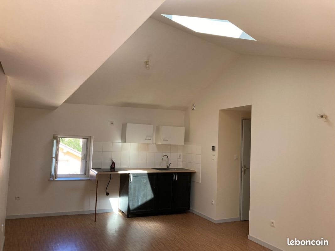 Appartement à louer, 60m², Bessenay