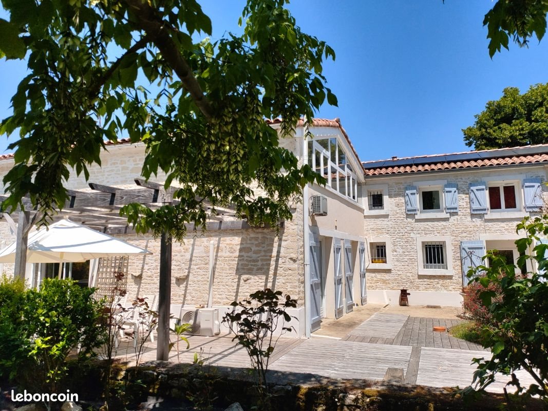 Maison à vendre, 373m², La Laigne