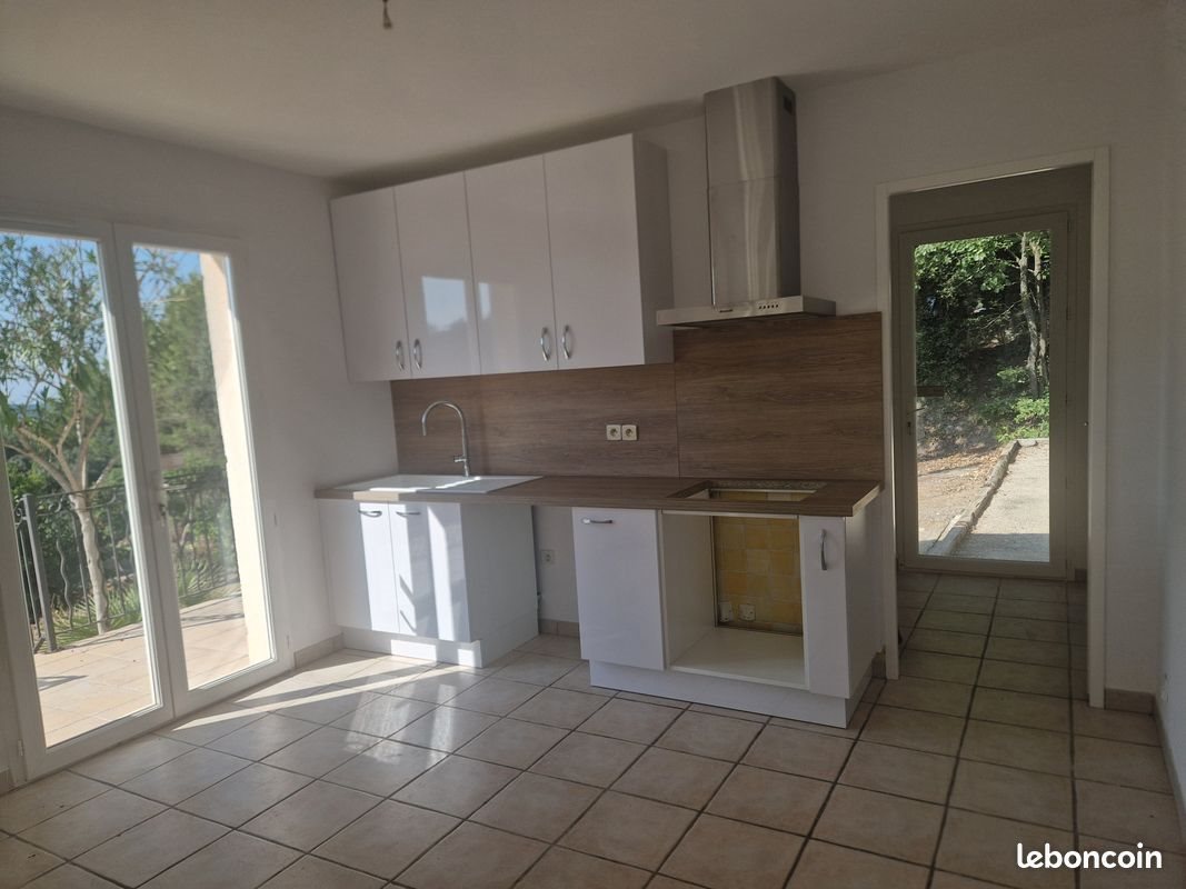 Maison à louer, 150m², Rognes