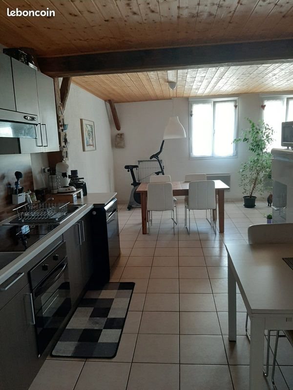 Appartement à louer, 70m², Etalans