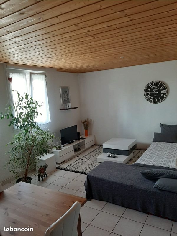 Appartement à louer, 70m², Etalans