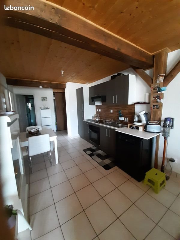 Appartement à louer, 70m², Etalans