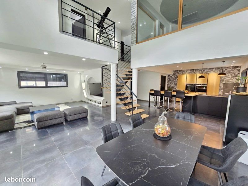 Maison à vendre, 162m², La Cluse-et-Mijoux
