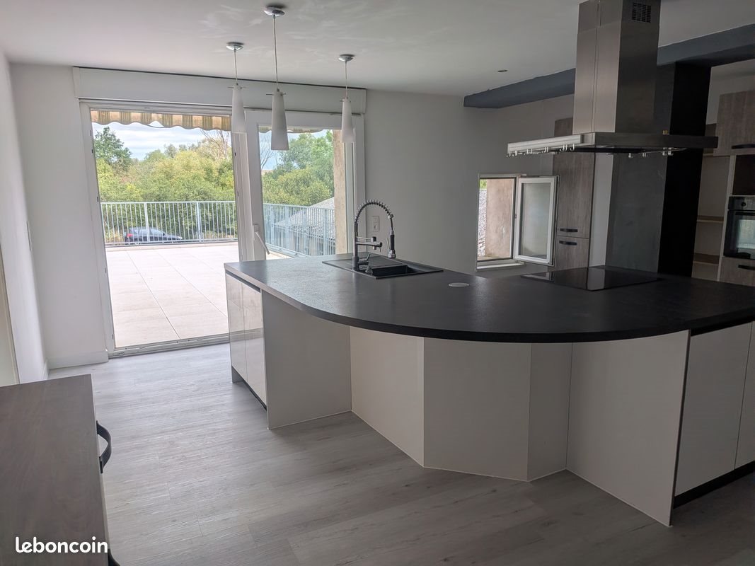 Appartement à louer, 110m², Many
