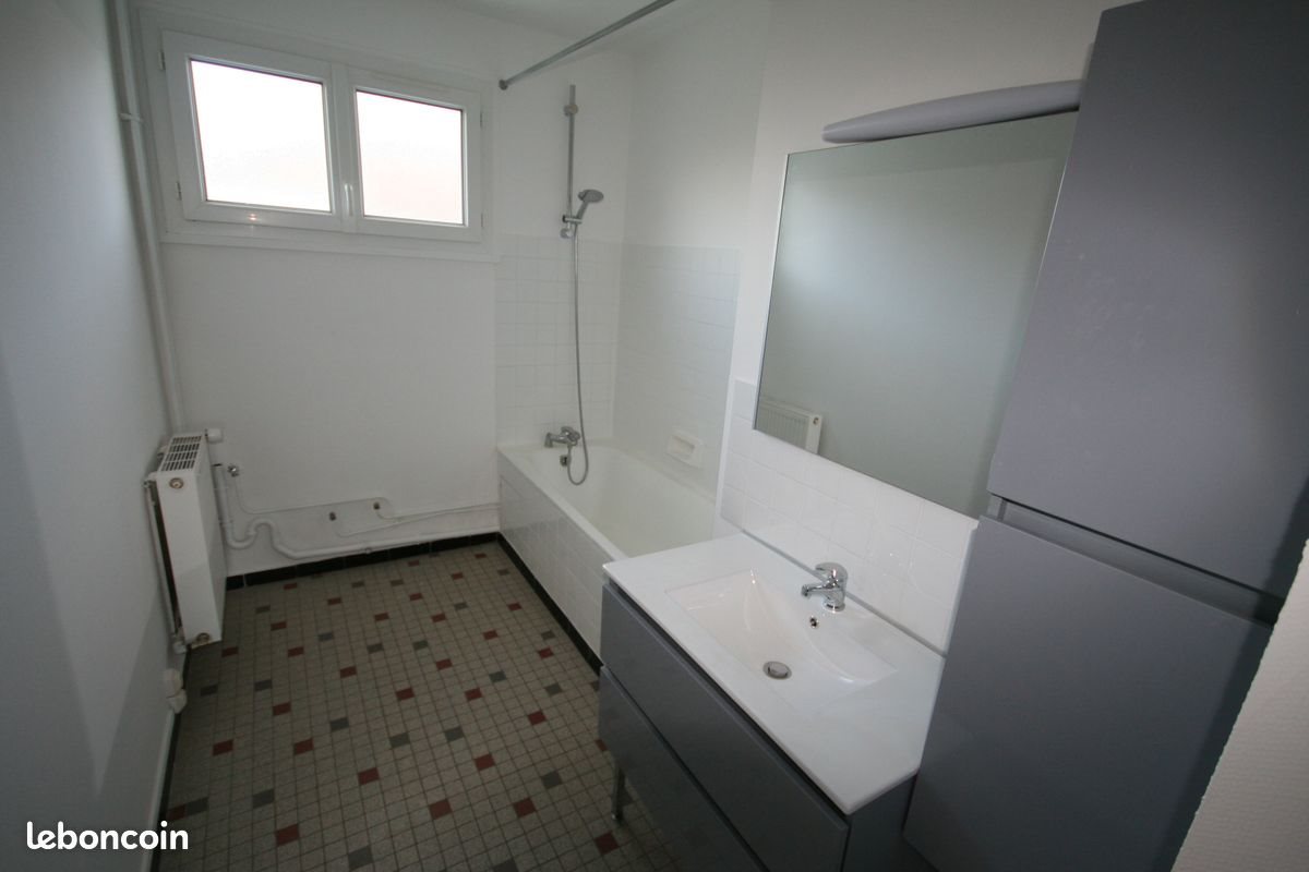 Appartement à louer, 80m², Vallon-en-Sully