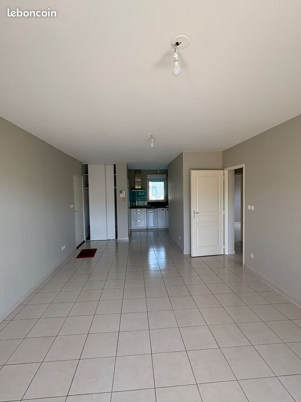 Appartement à louer, 65m², Saint-Paul-Trois-Châteaux