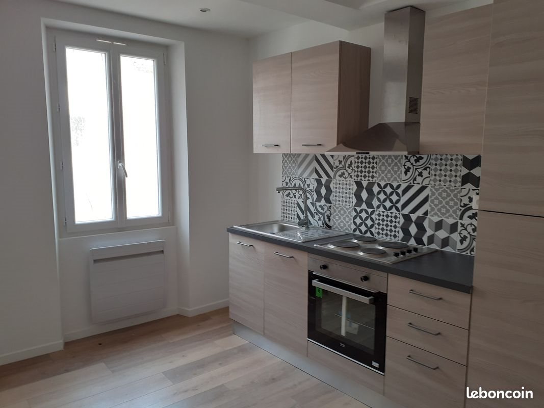 Appartement à louer, 28m², Solliès-Toucas