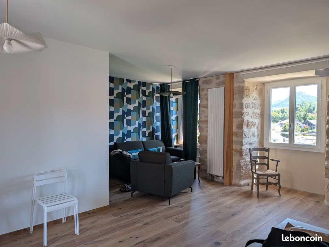 Appartement à louer, 90m², Saint-Julien-Chapteuil