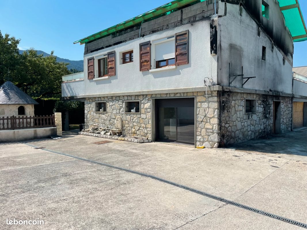 Maison à vendre, 200m², Laissaud
