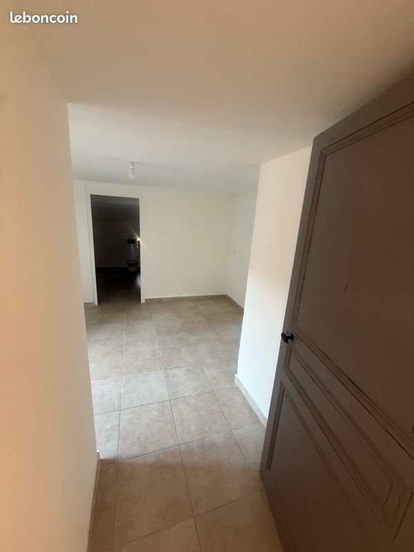 Maison à louer, 55m², Roujan